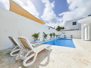 Villa DMM con piscina, jacuzzi y gran área verde en Punta Cana